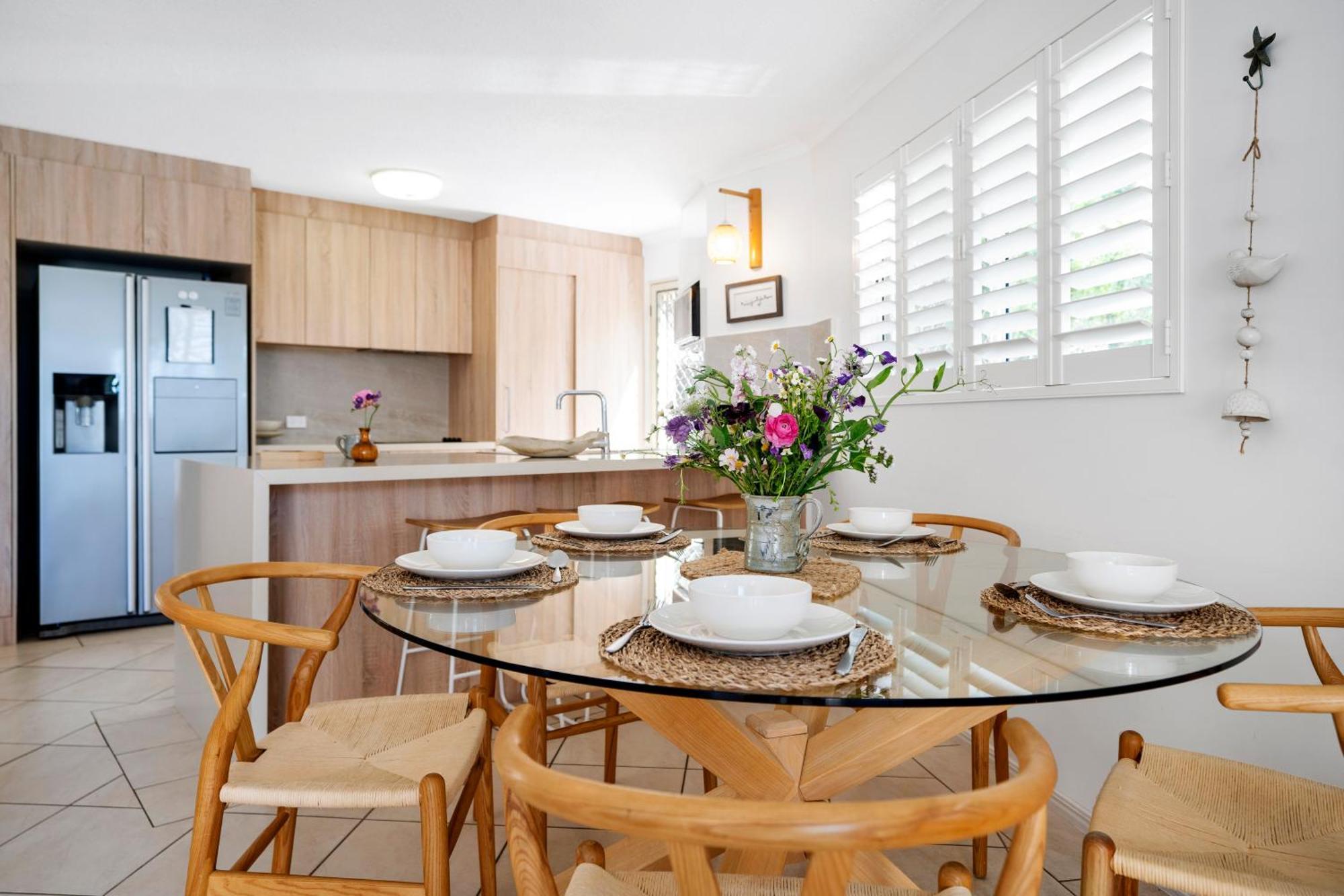 Apartment Highwater Haven - Ocean View Apartment. 300m To Beach. Pet Friendly Alexandra Headland