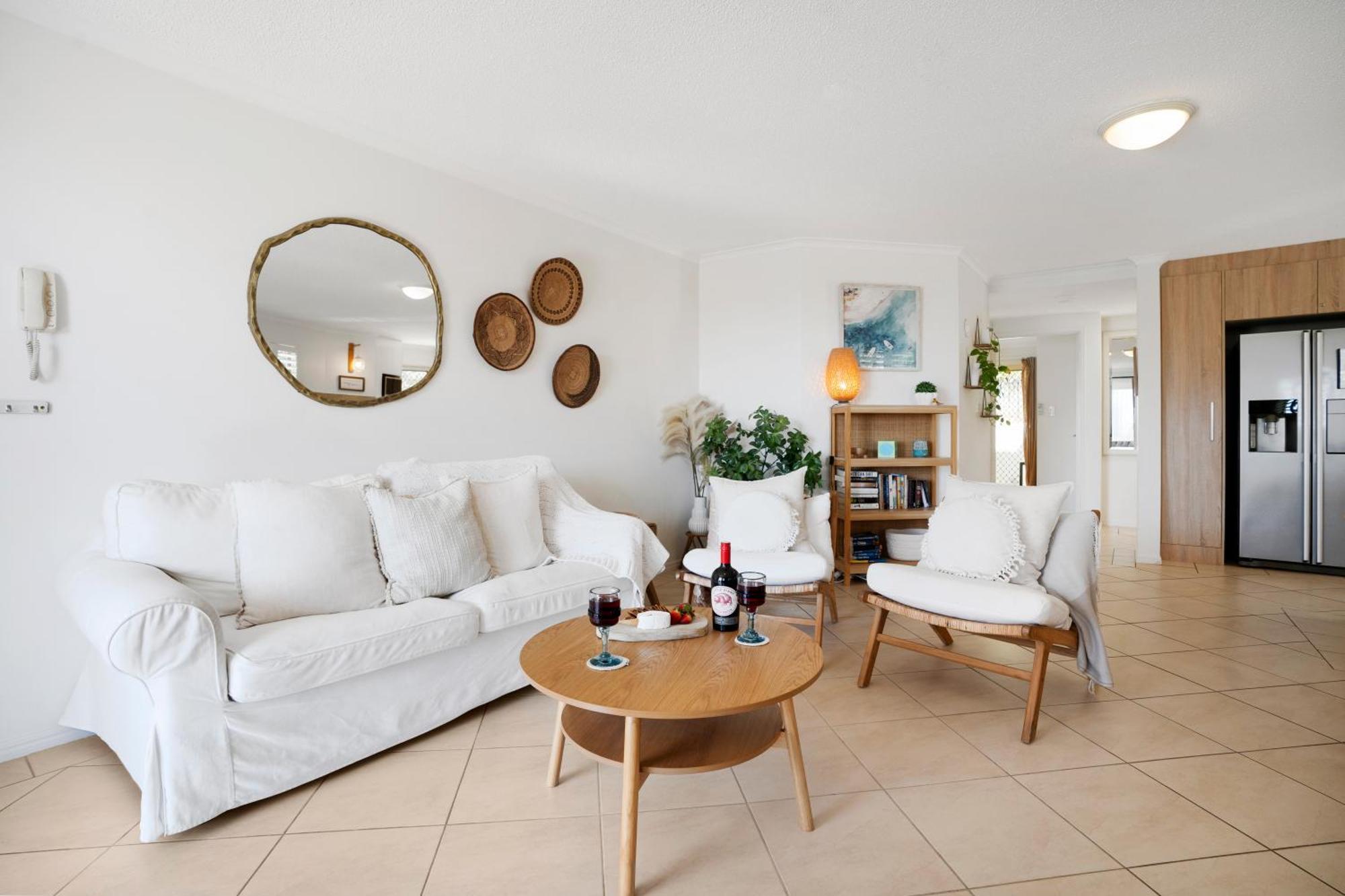 Highwater Haven - Ocean View Apartment. 300m To Beach. Pet Friendly Apartment