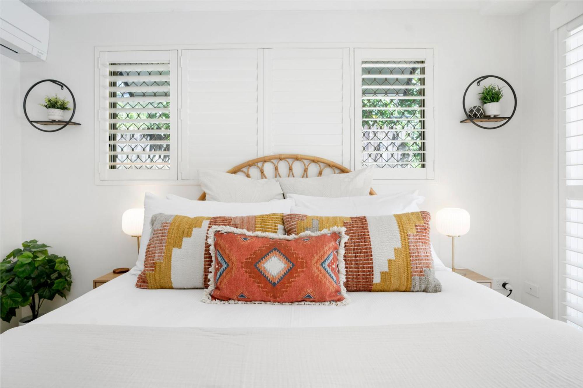 Apartment Highwater Haven - Ocean View Apartment. 300m To Beach. Pet Friendly Alexandra Headland