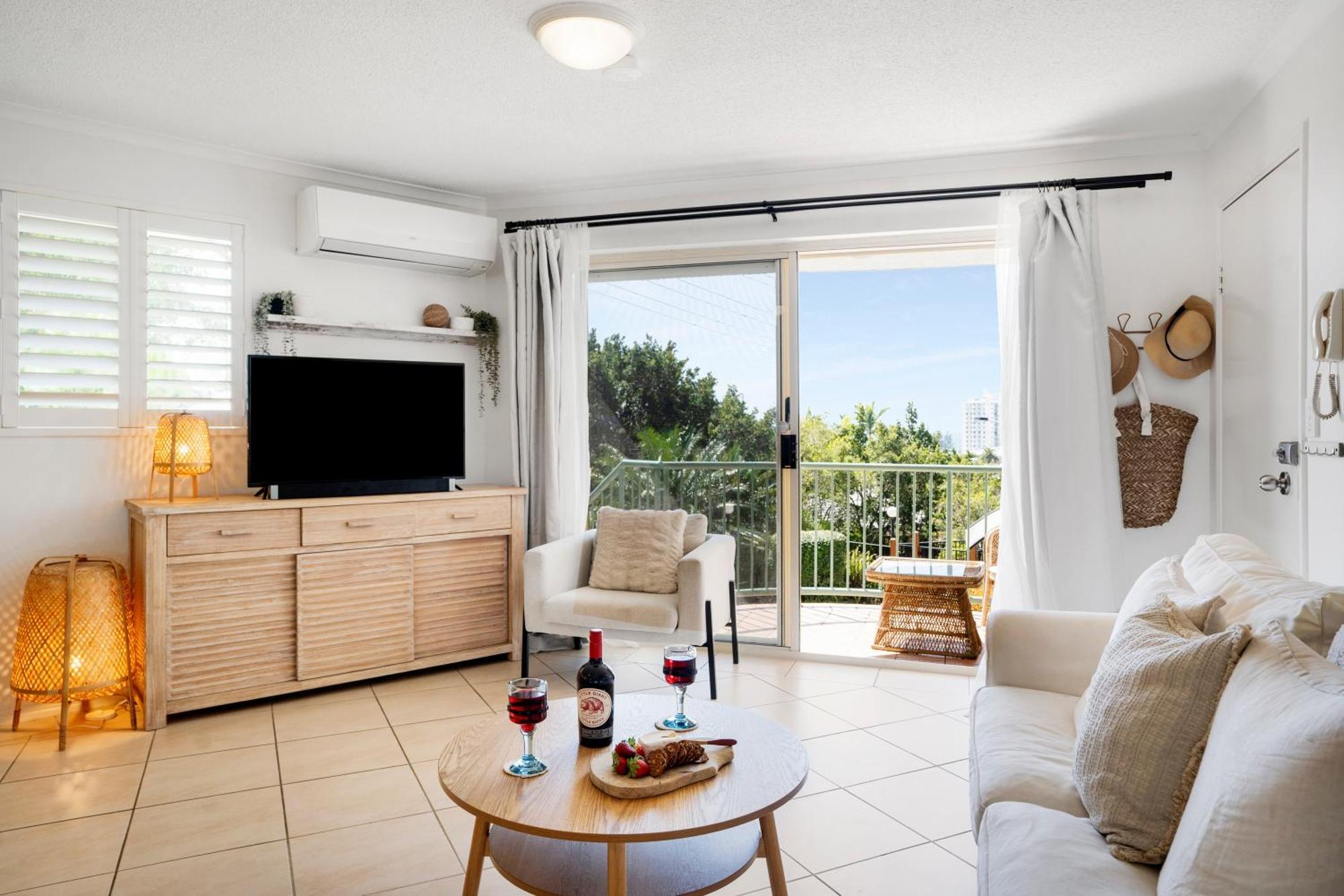 Highwater Haven - Ocean View Apartment. 300m To Beach. Pet Friendly