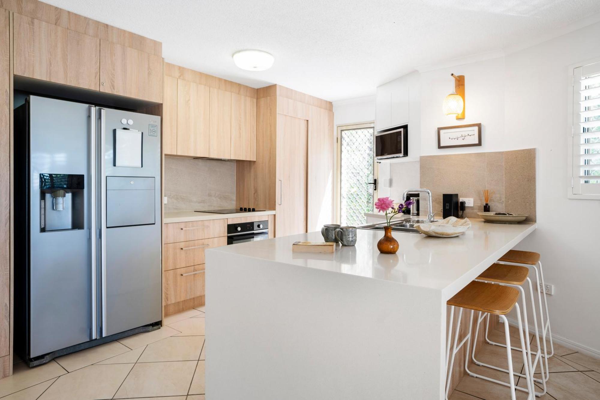 Highwater Haven - Ocean View Apartment. 300m To Beach. Pet Friendly Apartment