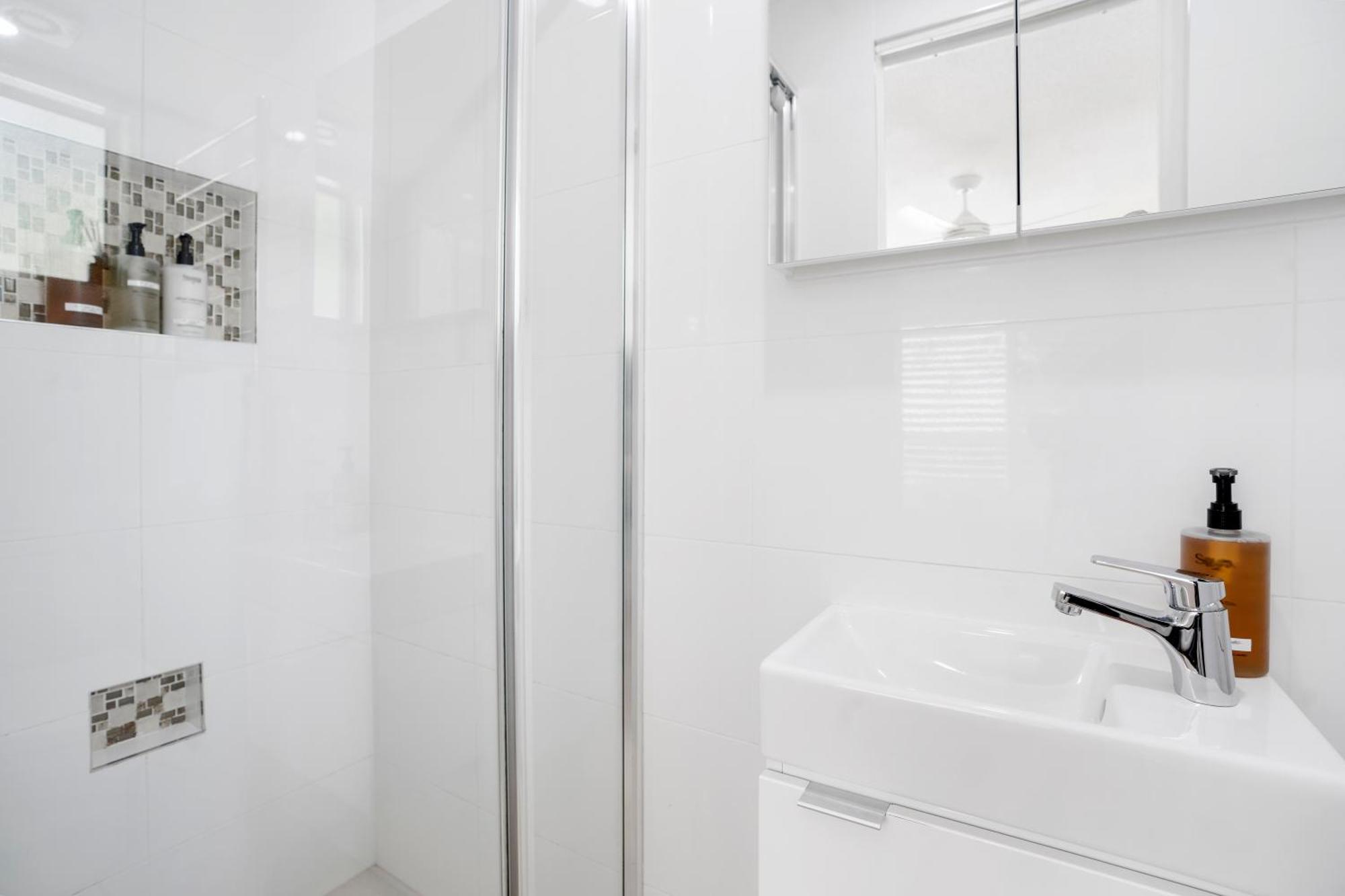 Highwater Haven - Ocean View Apartment. 300m To Beach. Pet Friendly Apartment *