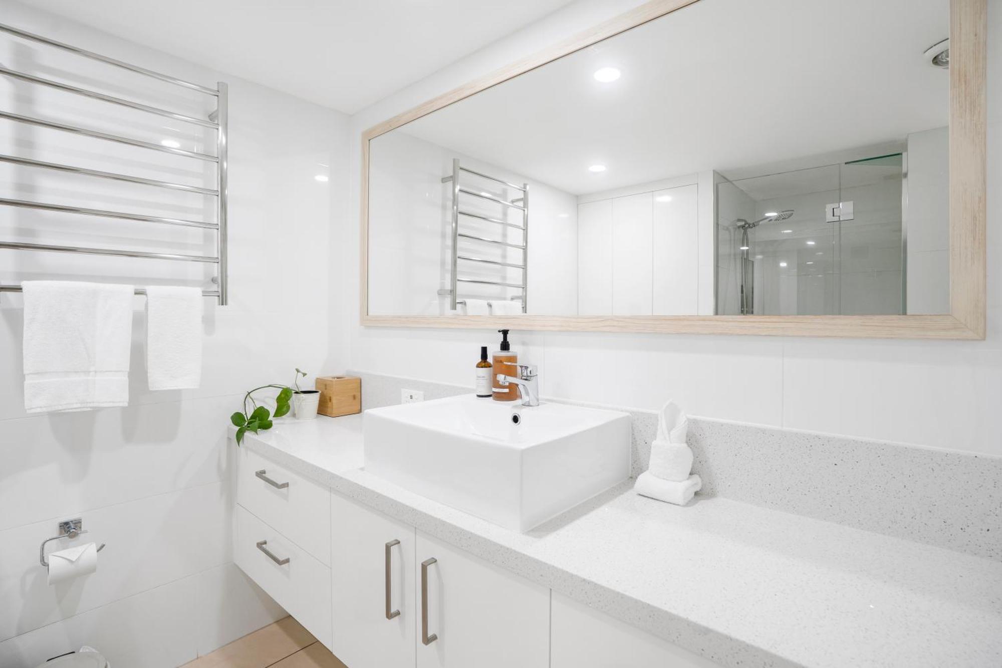 Apartment Highwater Haven - Ocean View Apartment. 300m To Beach. Pet Friendly *